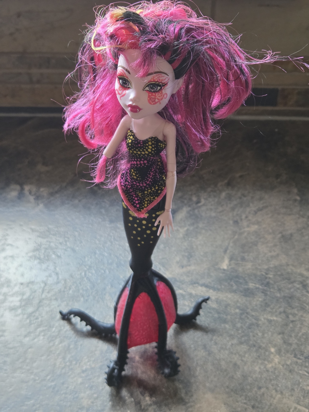 Monster High Draculaura Great Scarrier Reef Doll - Picture 5 of 8
